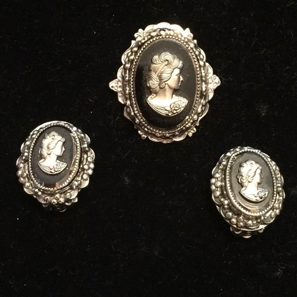 Whiting and Davis Cameo Brooch and Earrings - Picture 2 of 4